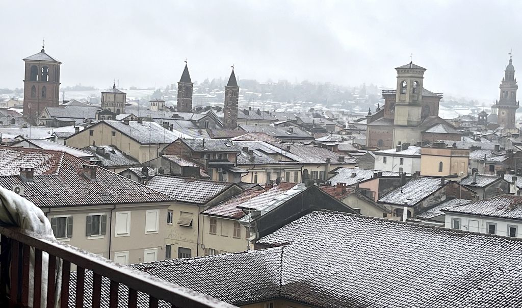 La prima neve su Casale